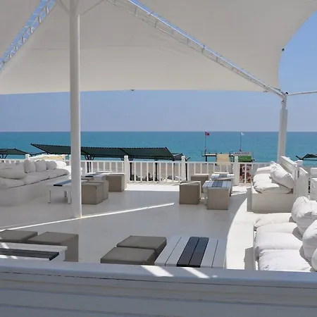 Aska Costa Club